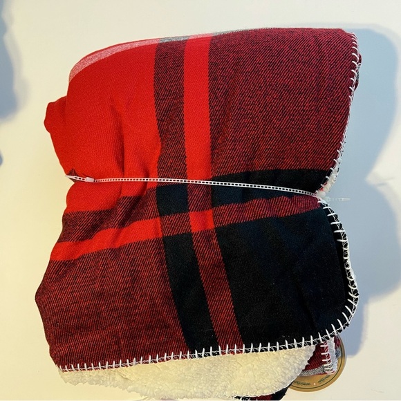 NEW Aspen 50X60" Double Sided Sherpa Plush Throw Blanket Red/Black Plaid Holiday - Picture 3 of 6
